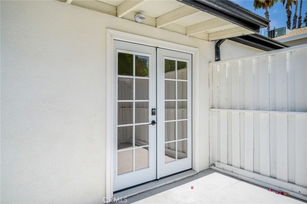 22432 Burbank - Photo 0