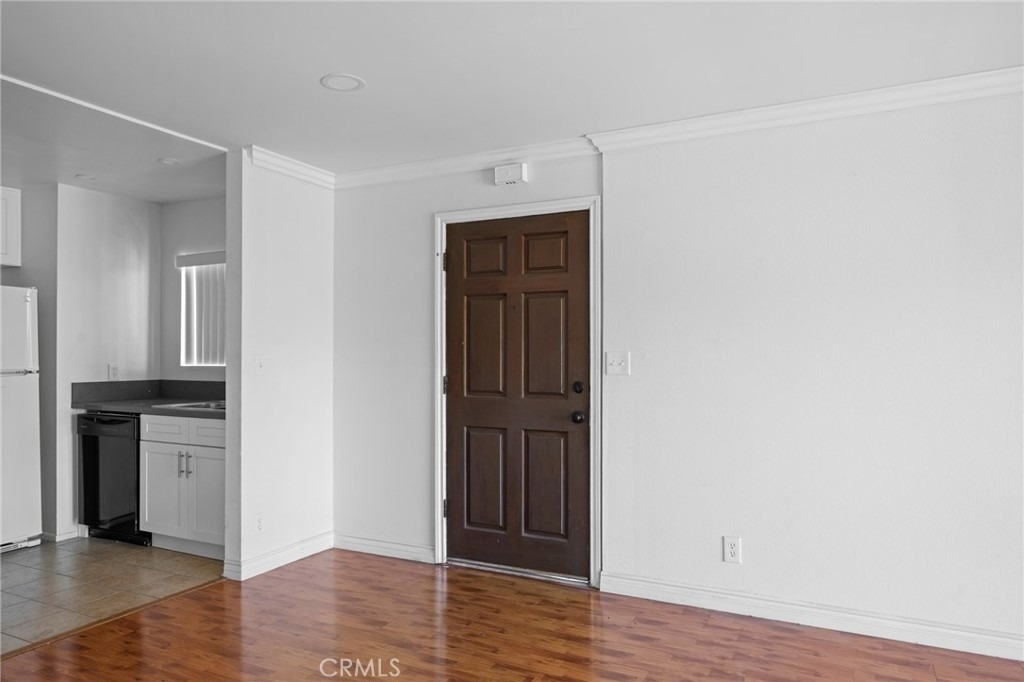 1364 E Garfield Avenue - Photo 2