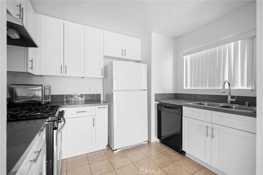 1364 E Garfield Avenue - Photo 7