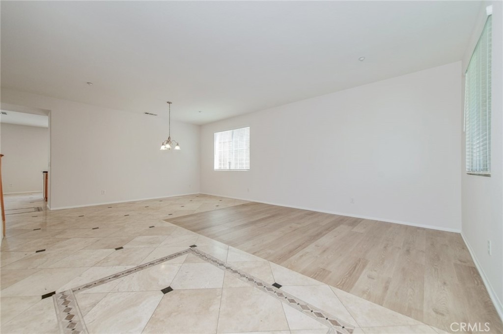 16432 Landmark - Photo 4