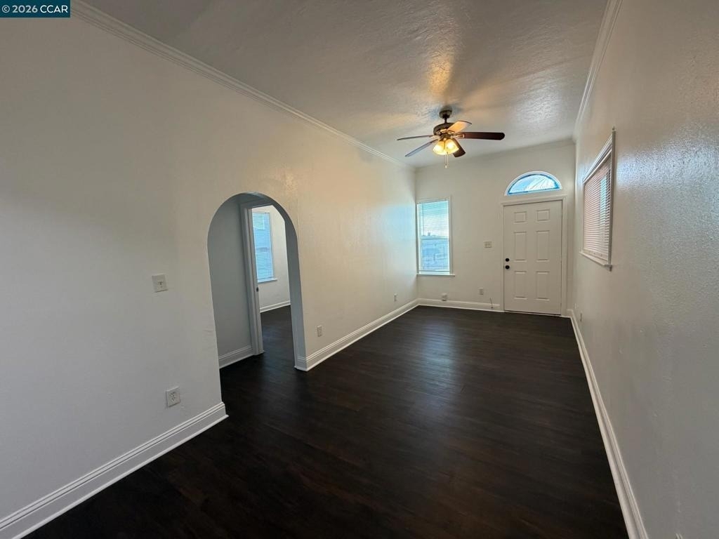 723 Florida St - Photo 1