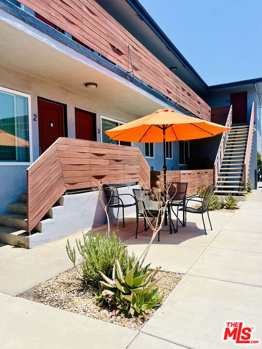 1136 Spazier Avenue - Photo 2
