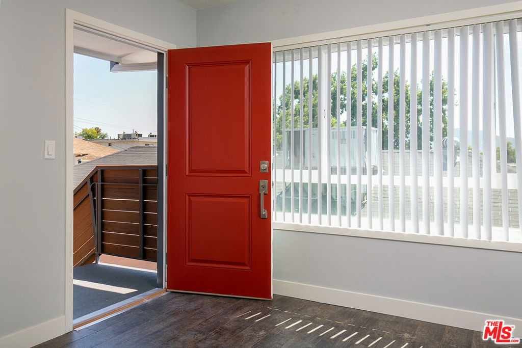 1136 Spazier Avenue - Photo 5