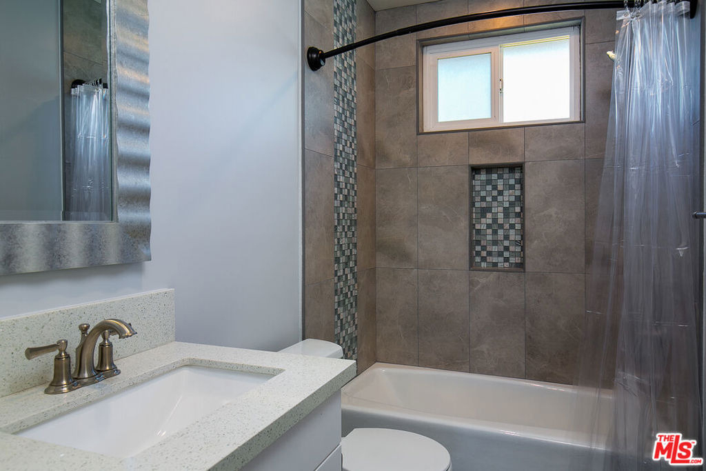 1136 Spazier Avenue - Photo 16