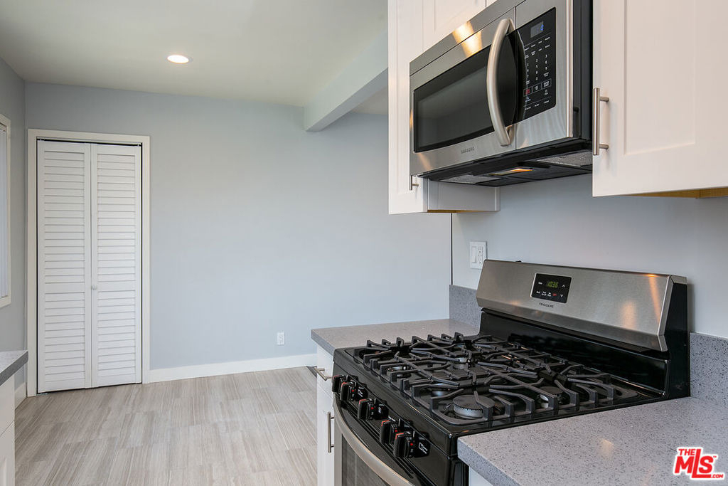 1136 Spazier Avenue - Photo 11