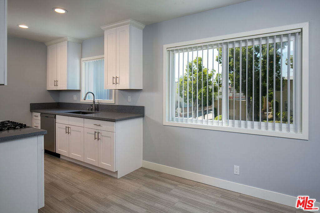 1136 Spazier Avenue - Photo 9