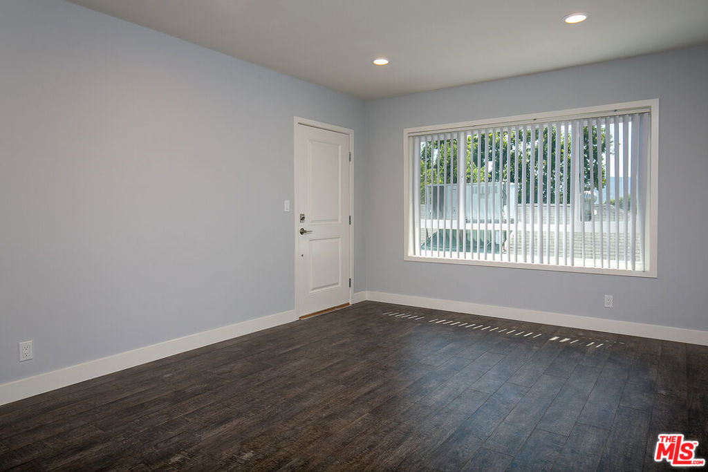 1136 Spazier Avenue - Photo 6