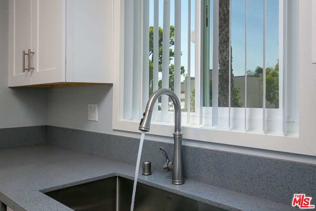 1136 Spazier Avenue - Photo 12