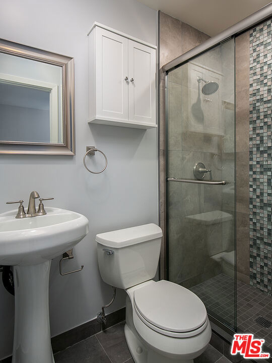 1136 Spazier Avenue - Photo 14