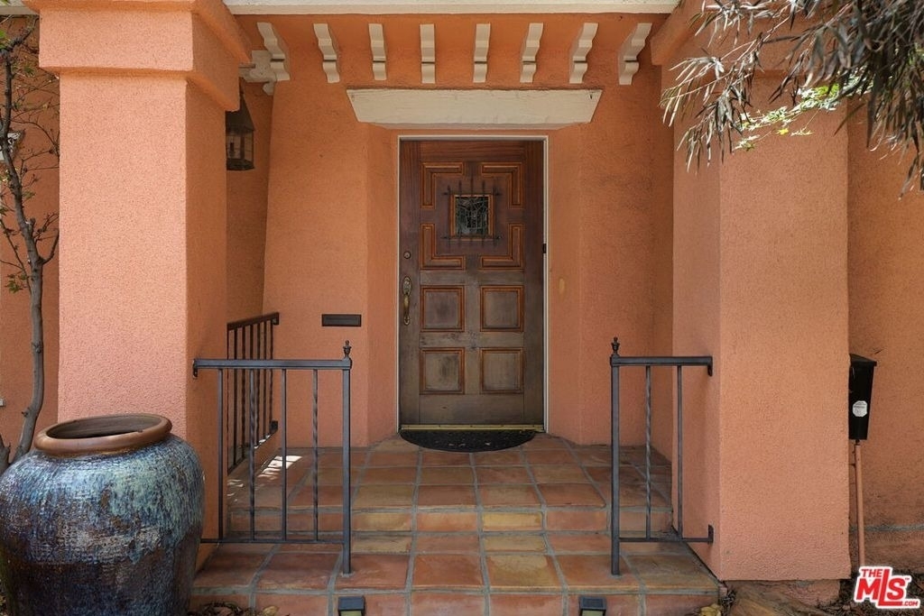 1229 Geneva Street - Photo 2