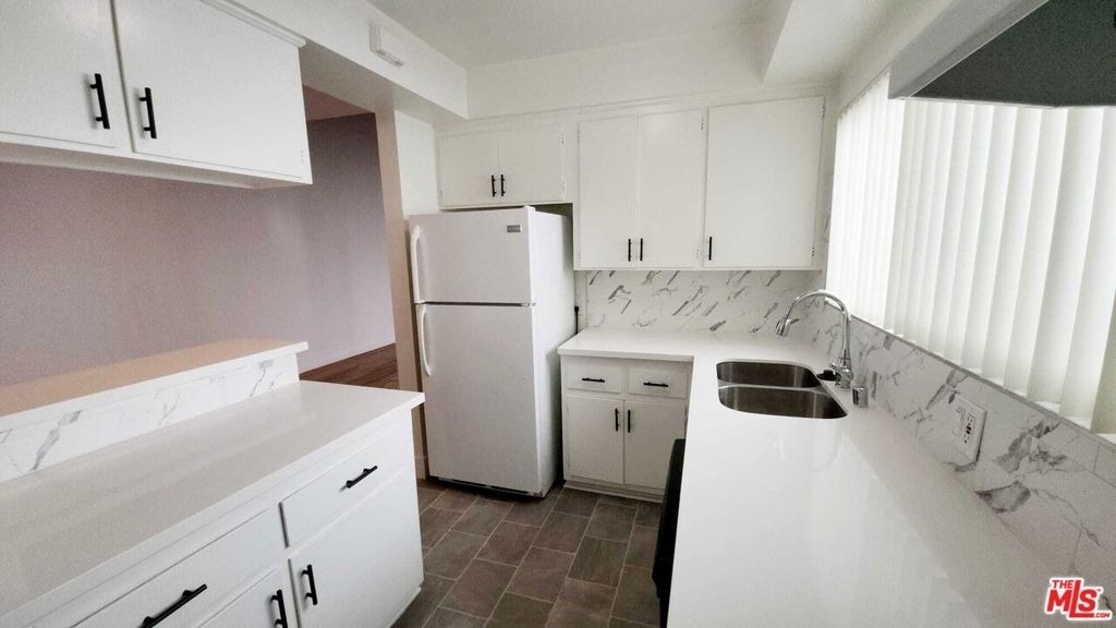 1951 Selby Avenue - Photo 4