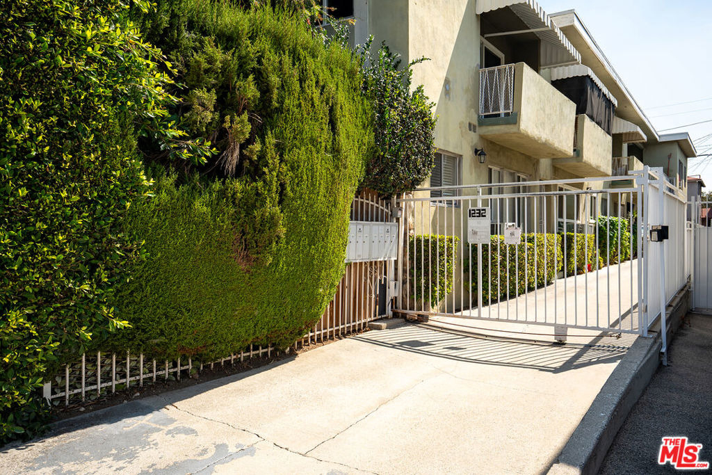 1232 N Mccadden Pl - Photo 9