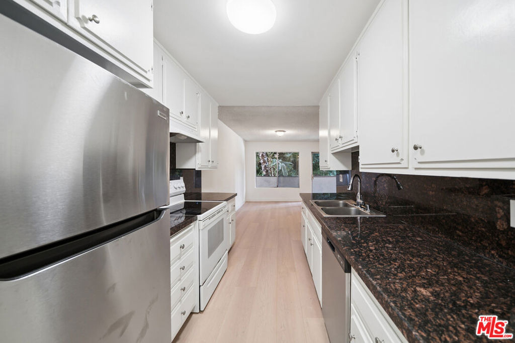 10980 Ohio Avenue - Photo 2
