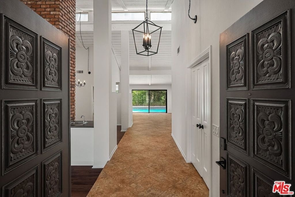 2952 Bottlebrush Drive - Photo 2