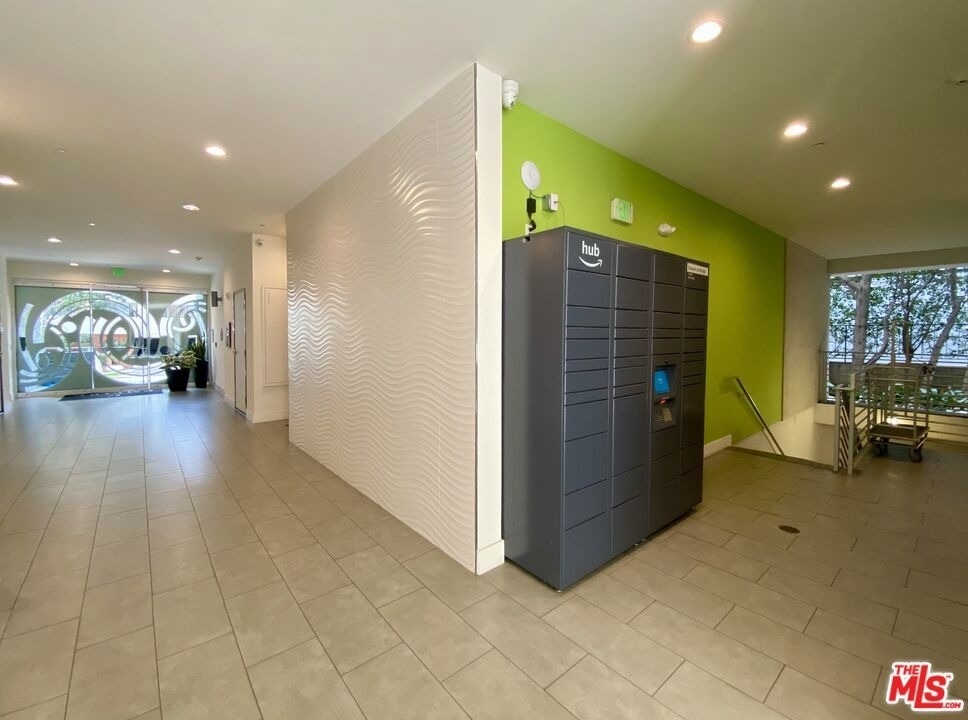 1232 N Kings Road - Photo 15