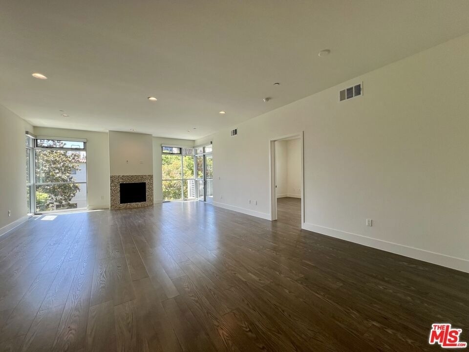 1232 N Kings Road - Photo 3