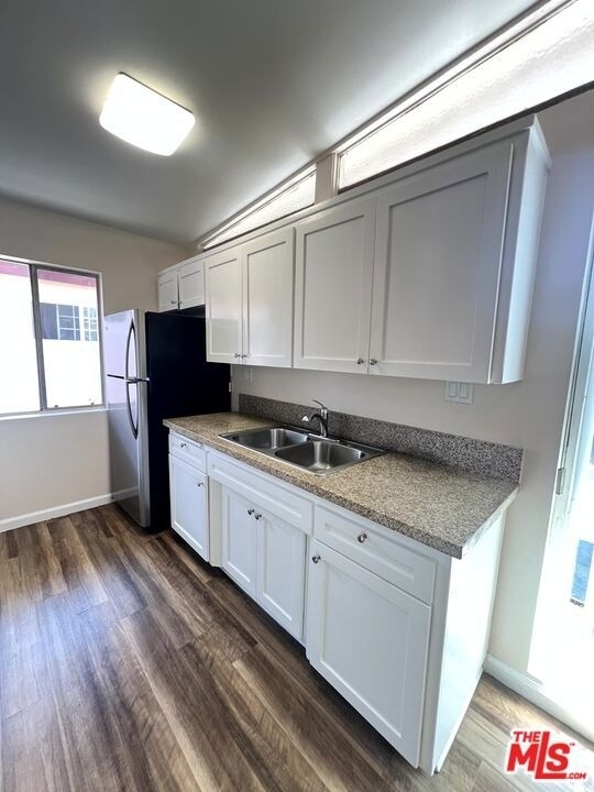 3704 Midvale Avenue - Photo 1