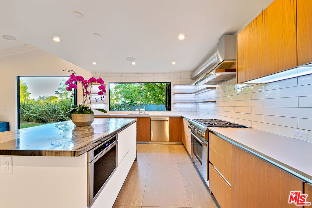 9038 Meredith Place - Photo 14