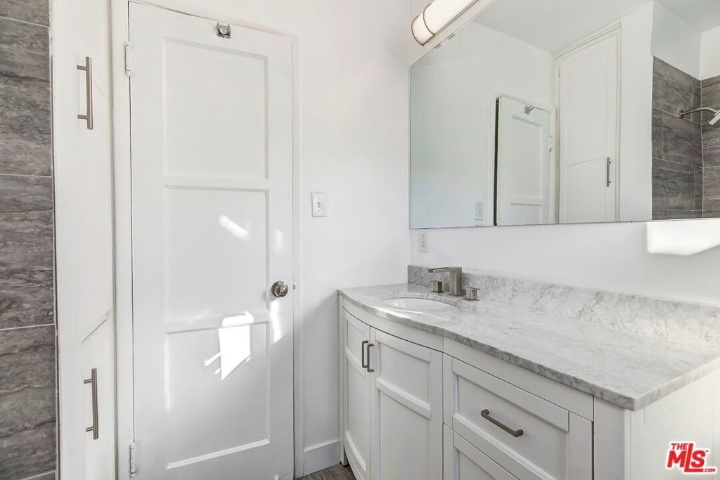 5012 Clinton Street - Photo 11