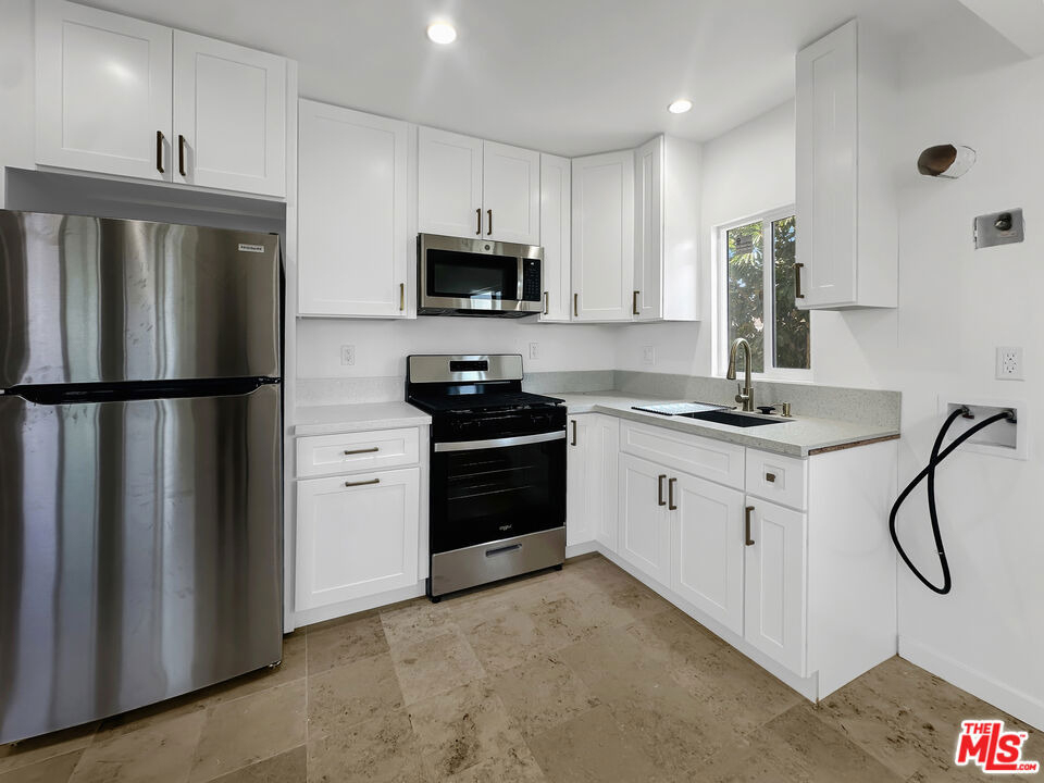 1100 S Inglewood - Photo 3