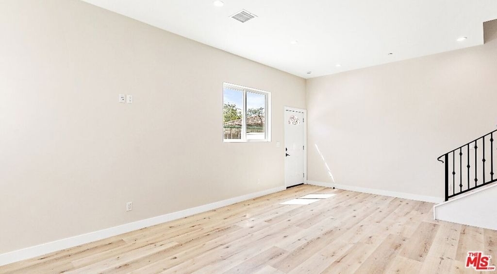 16698 Moorpark Street - Photo 18
