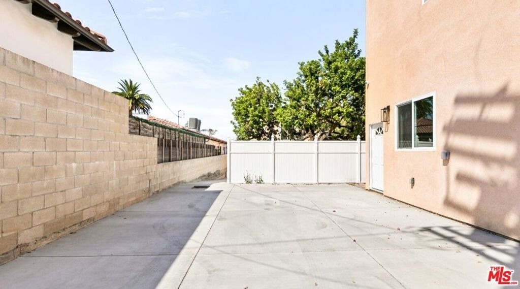 16698 Moorpark Street - Photo 22