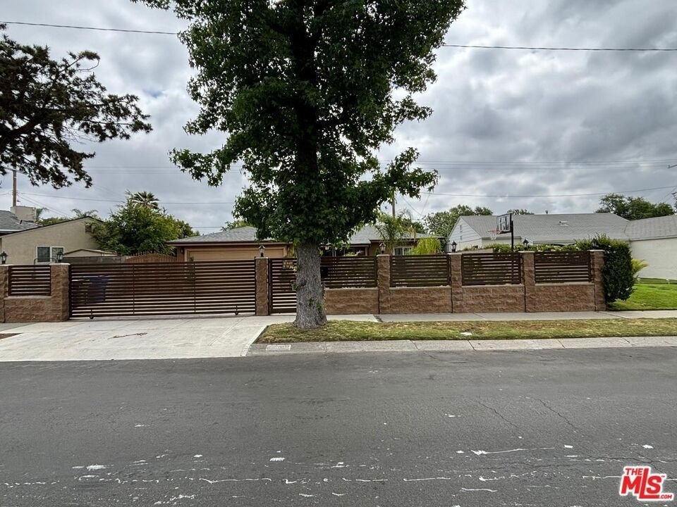 6550 Van Noord Avenue - Photo 0