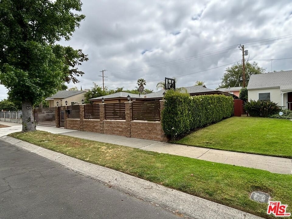 6550 Van Noord Avenue - Photo 1