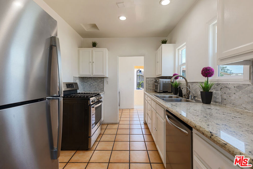 1433 Livonia Avenue - Photo 9
