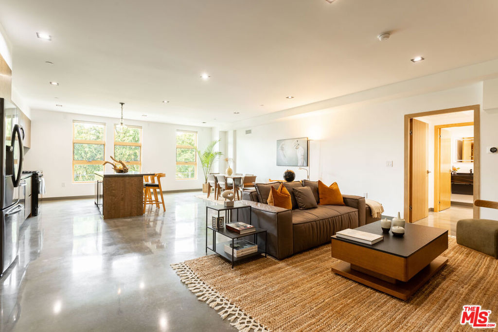 547 N Sweetzer Avenue - Photo 0