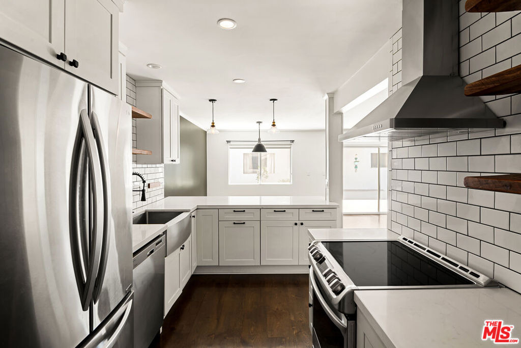 121 N Croft Avenue - Photo 3