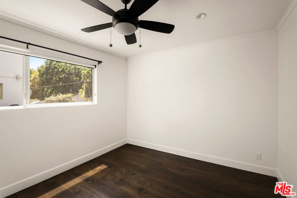 121 N Croft Avenue - Photo 12