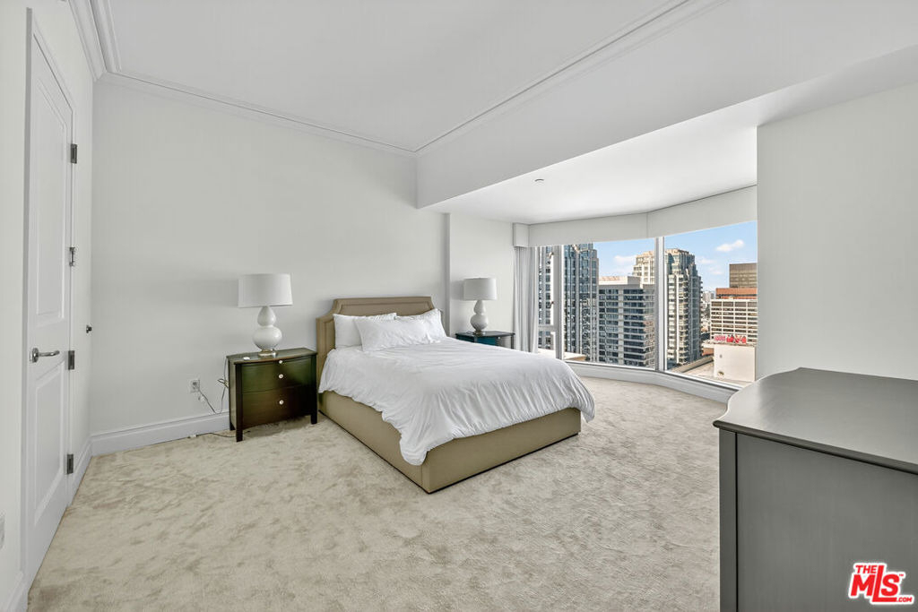 10727 Wilshire Boulevard - Photo 20