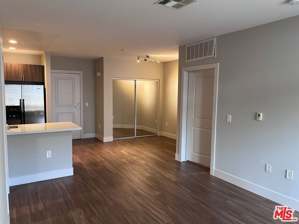 1040 Glendon Avenue - Photo 2