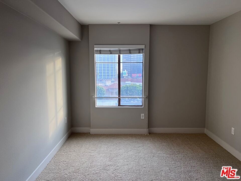 1040 Glendon Avenue - Photo 5