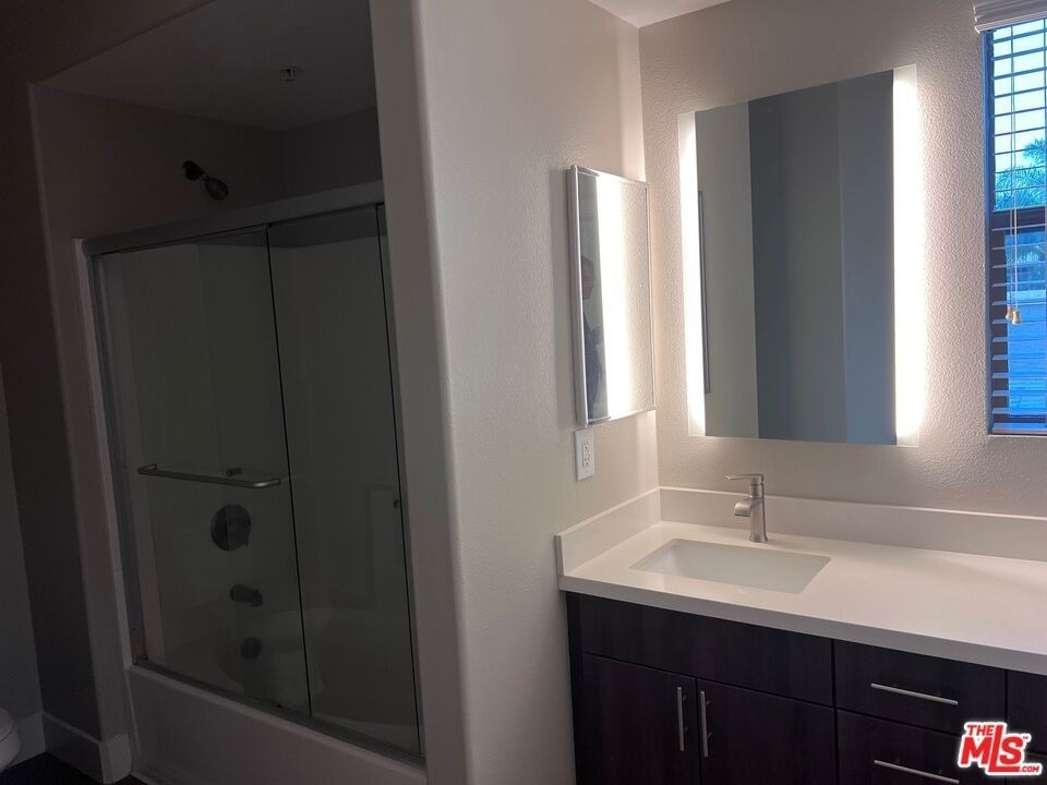 1040 Glendon Avenue - Photo 10
