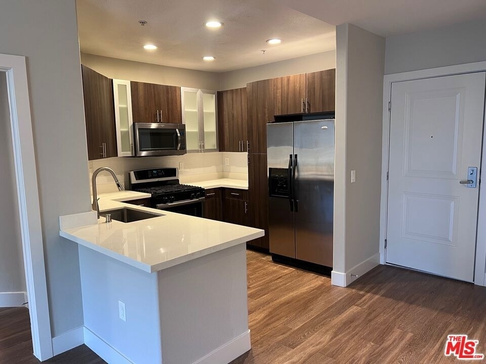 1040 Glendon Avenue - Photo 1