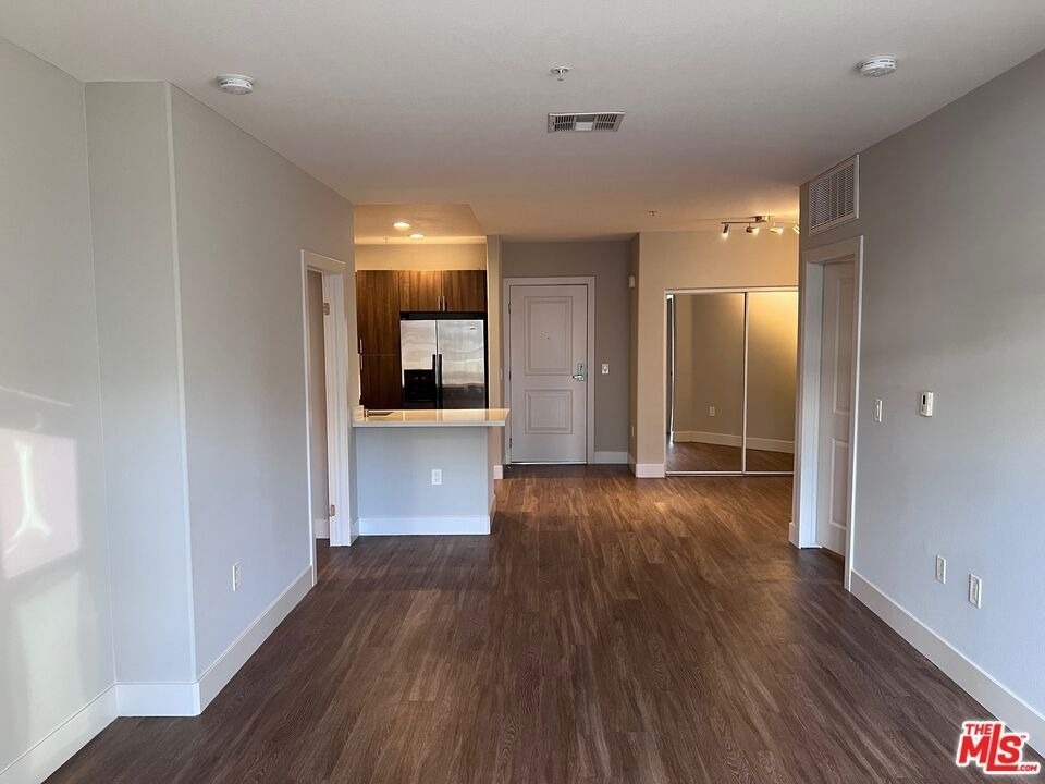 1040 Glendon Avenue - Photo 3
