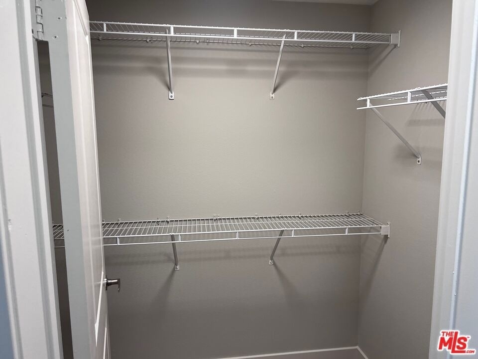 1040 Glendon Avenue - Photo 8