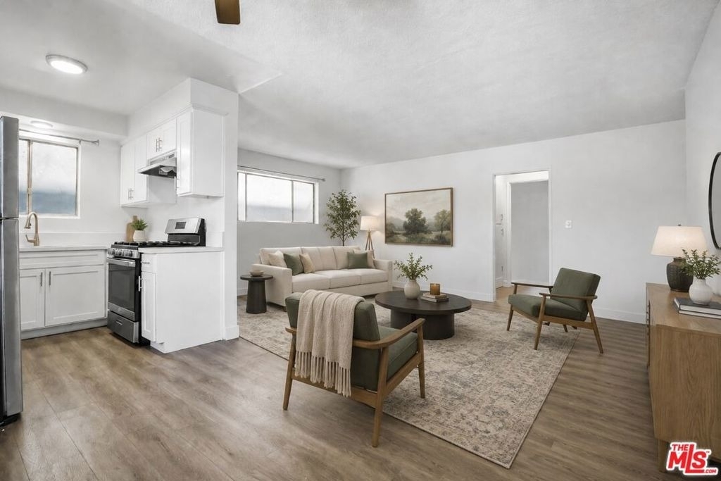 1030 N Orange Grove Avenue - Photo 3