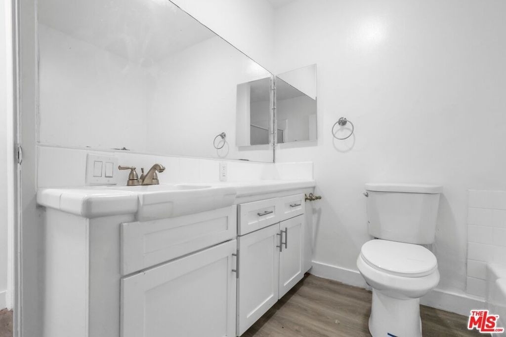 1030 N Orange Grove Avenue - Photo 8