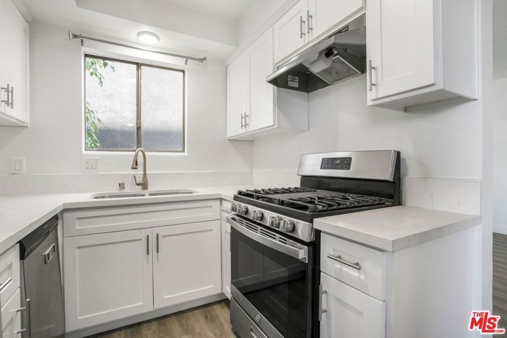 1030 N Orange Grove Avenue - Photo 4