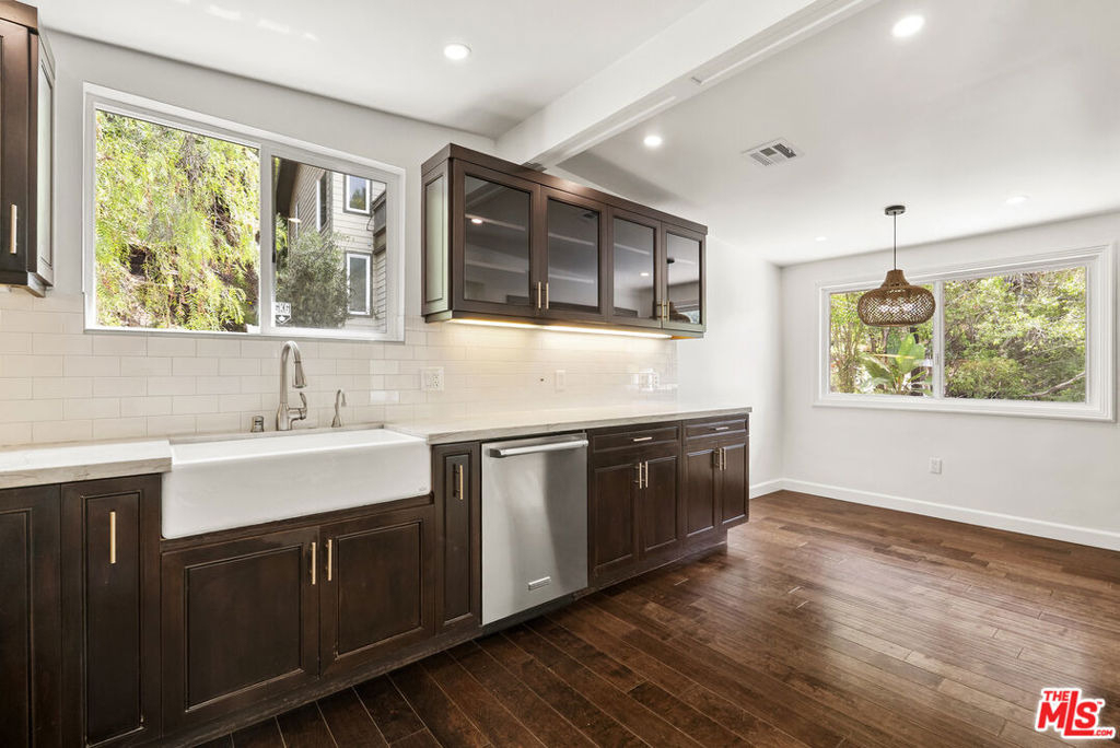 9541 Cedarbrook Drive - Photo 7