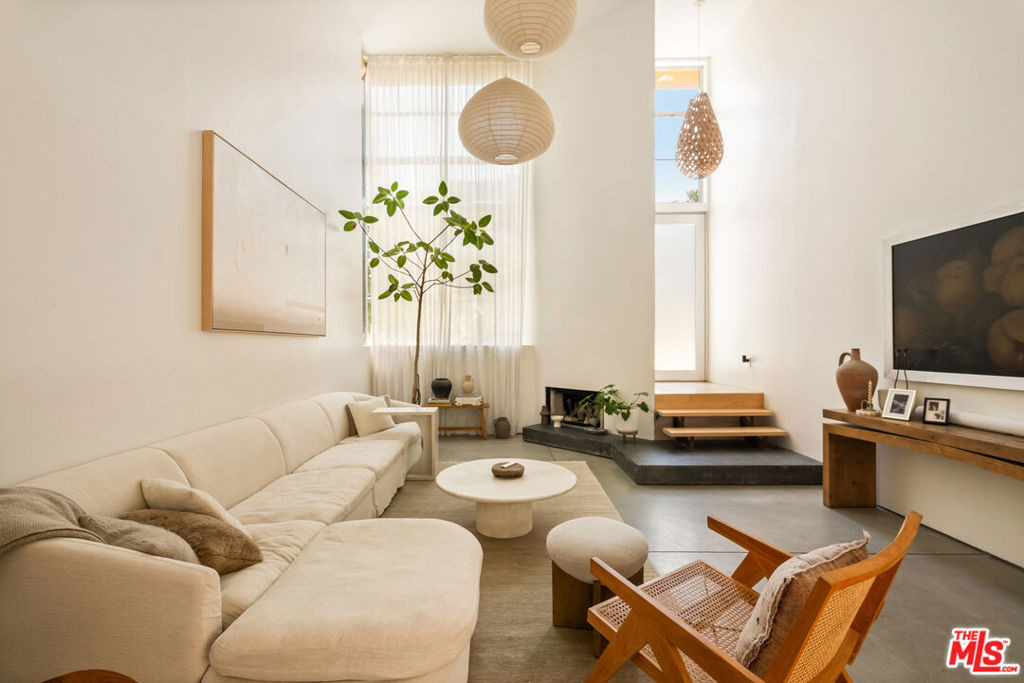27 Paloma Avenue - Photo 0