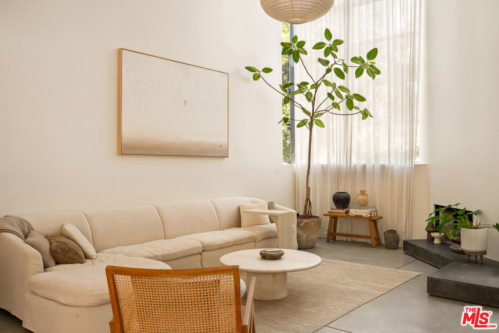 27 Paloma Avenue - Photo 2