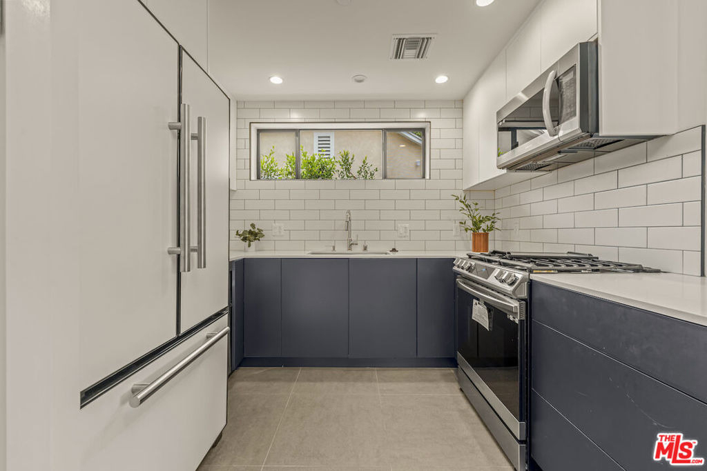 1221 N Detroit Street - Photo 6