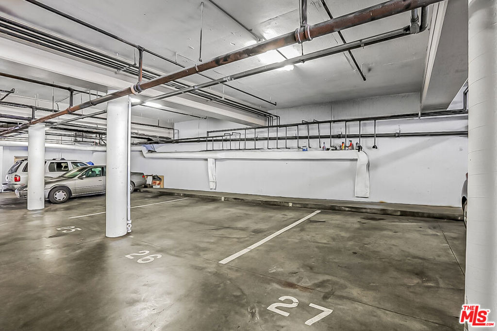1030 N Orange Grove Avenue - Photo 11