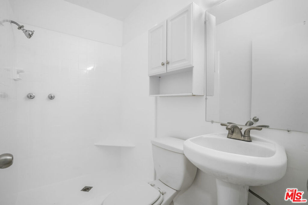 1030 N Orange Grove Avenue - Photo 9