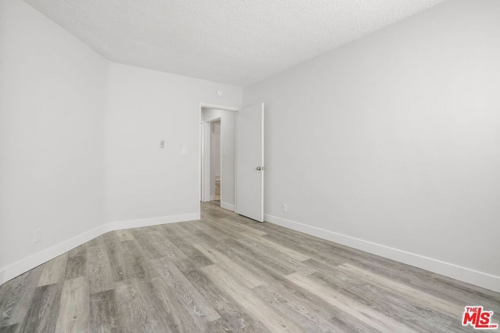 1030 N Orange Grove Avenue - Photo 8