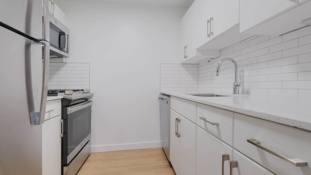 400 West 37th St - Photo 62